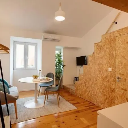 Portucale ! Santos Loft Mezzanine דירה ליסבון